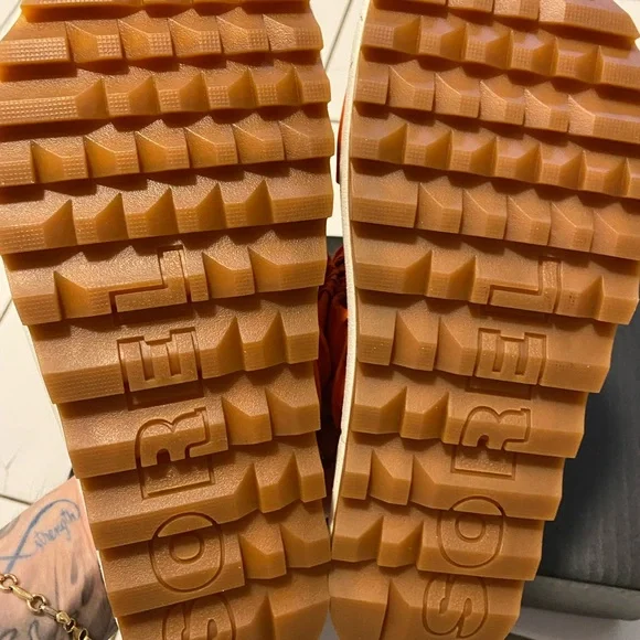 FINAL SALE ‼️SORAL ROAMING TWO STRAP SLIDE SANDALS NWB IN DESERT SUN - Picture 4 of 12